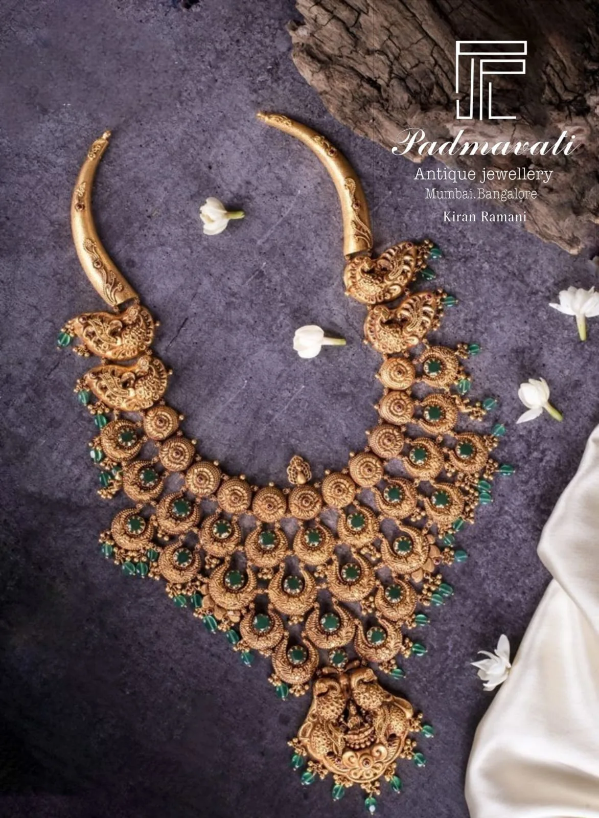 Antique Gold Necklace Detail